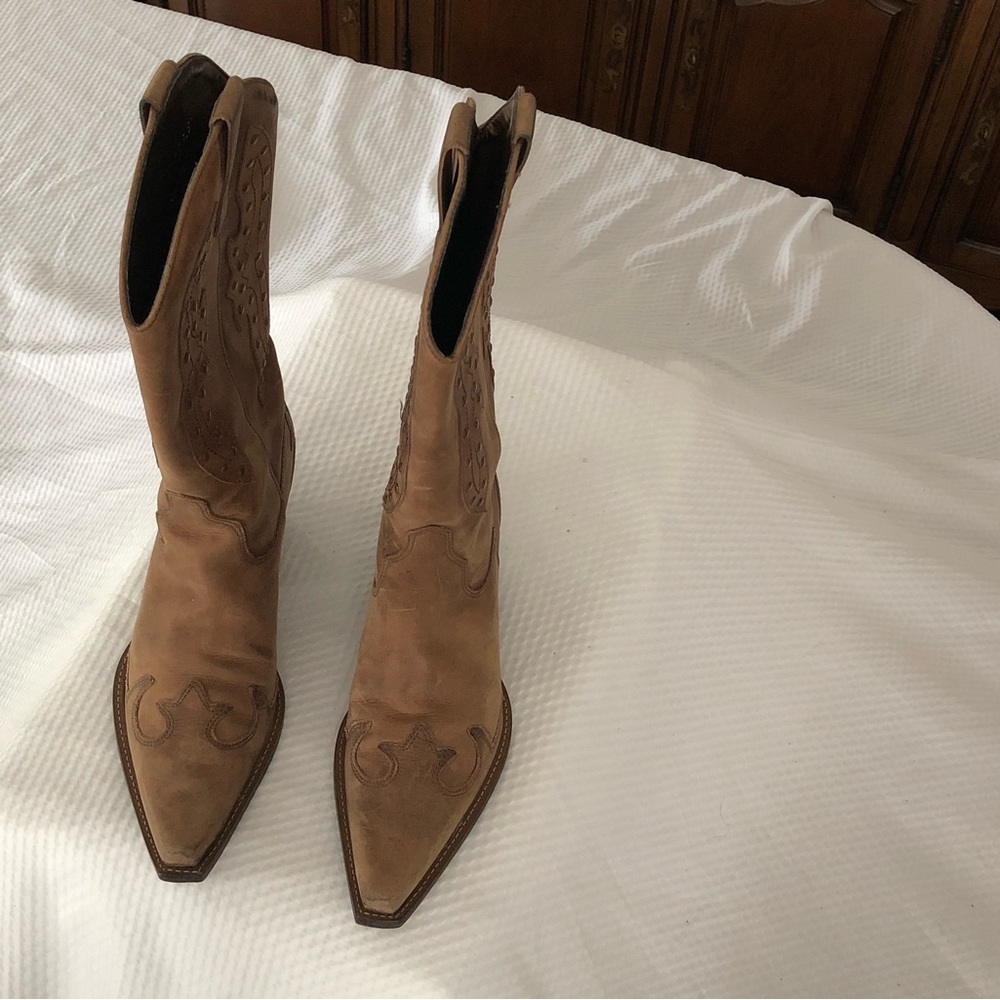BCBG Western Tan Leather Boots Size 5